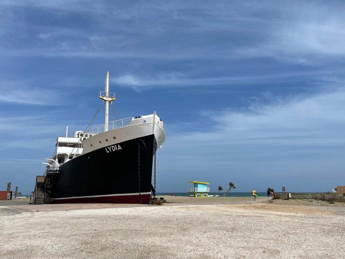 T2 avec terrasse, vue étang et son coucher de soleil, plage à proximité, wifi et place de parking gratuit que l on nomme Grain de Corail Le Barcarès Exterior foto