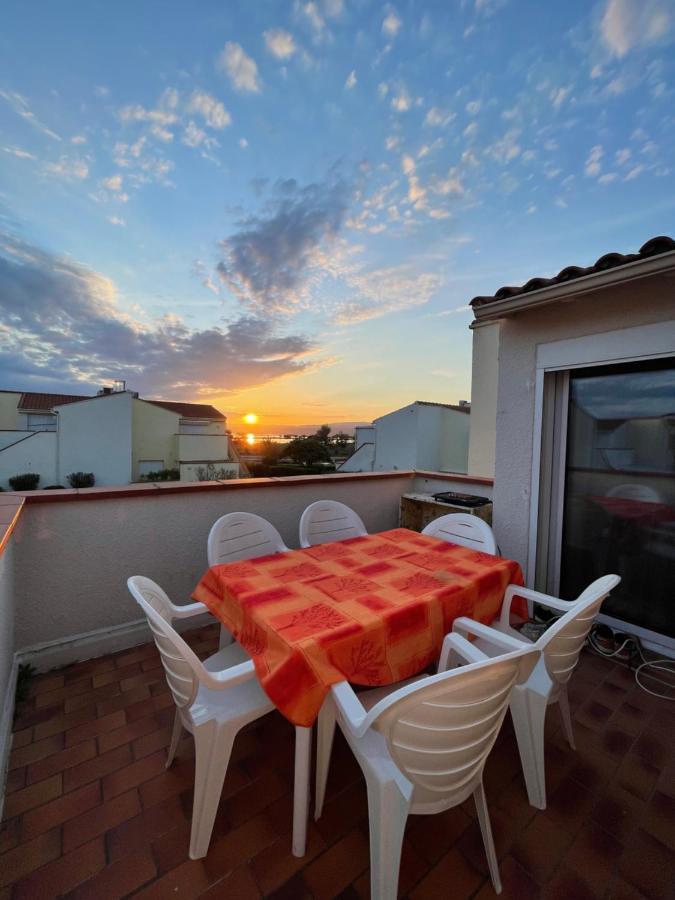 T2 avec terrasse, vue étang et son coucher de soleil, plage à proximité, wifi et place de parking gratuit que l on nomme Grain de Corail Le Barcarès Exterior foto