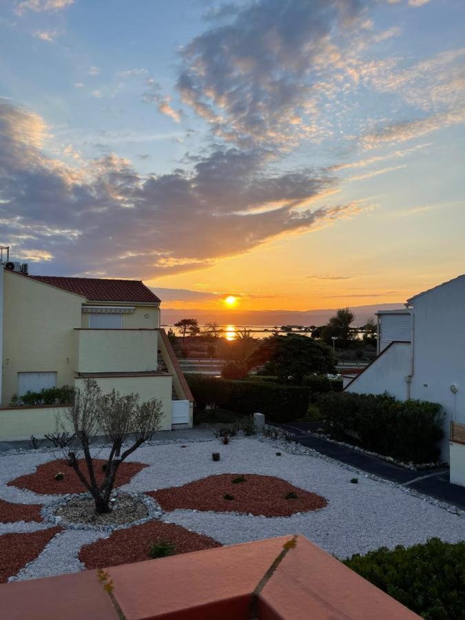 T2 avec terrasse, vue étang et son coucher de soleil, plage à proximité, wifi et place de parking gratuit que l on nomme Grain de Corail Le Barcarès Exterior foto